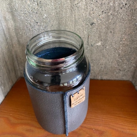 Leather Handcrafted “Crown” Propagating Vase - Picture 6 of 7